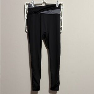 Women’s black and gray exercise leggings